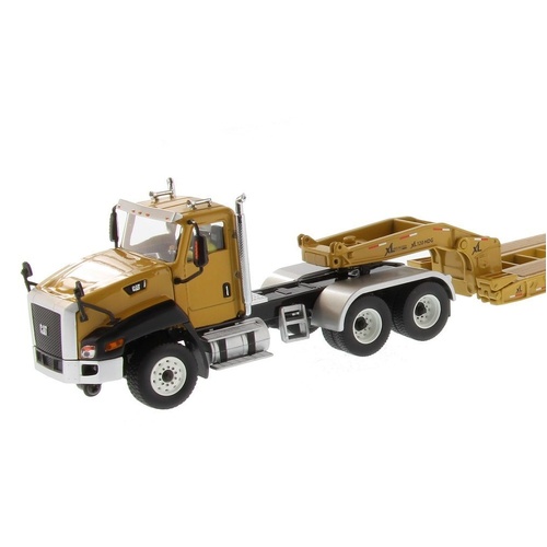 Diecast Masters - 1/50 Cat CT660 Day Cab Tractor with XL120 Low-Profile HDG Traile