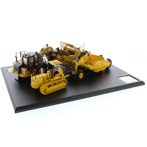 Diecast Masters - 1/50 CAT 621K Scraper & CAT No.70 Scraper with D7 Track-Type Tractor - Evolution Series