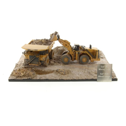 Diecast Masters - 1/125 Weathered Cat 797 OH Truck and 994K Loader with Diorama