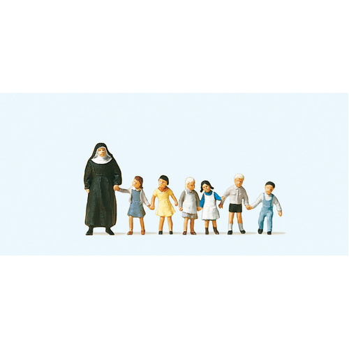 Preiser - Nun With Children - 10401