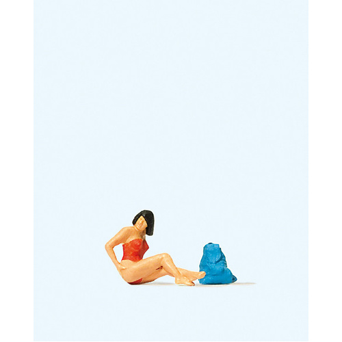 Preiser - Applying Sun Cream - 28127