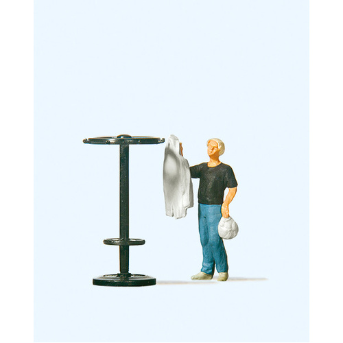 Preiser - Man Hanging Up Jacket - 28142