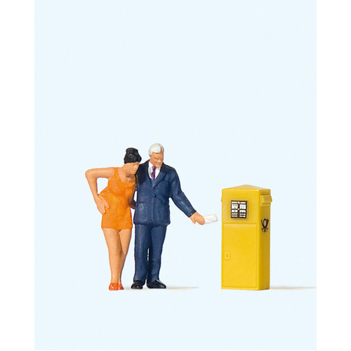 Preiser - At The Mail Box - 28194