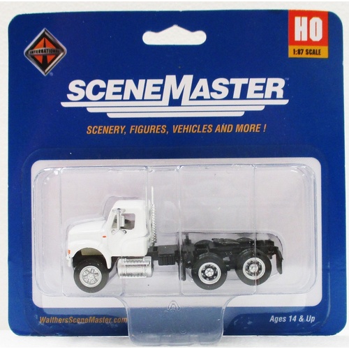 Walthers - HO Int 4900 2 Axle Semi Truck White