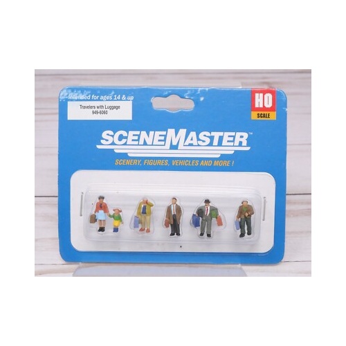 Walthers - HO Travellers with Luggage